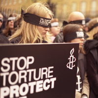 ロンドンで行われた拷問禁止を求めたデモ