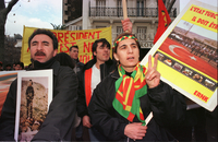 Kurds demonstrate in Paris in support of Ocalan during (C)AI