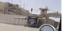 イラク・シリアのイスラム国（ISIS）が立てたジハード（聖戦）の黒い旗（モスル市内）(C)