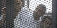 Al-Jazeera news channel's Australian journalist Peter Greste (L) and his colleagues, Egyptian-Canadian Mohamed Fadel Fahmy (C) and Egyptian Baher Mohamed , in the Egyptian court last year.(C)AFP/Getty Images