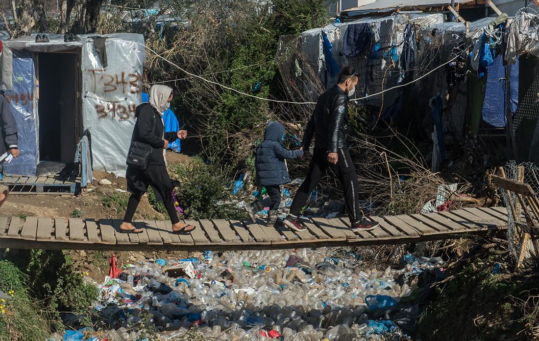 ギリシャ、レスボス島の難民キャンプでは定員3,000人未満のスペースに22,000人の難民が暮らしている。