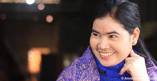 カンボジア：強制立ち退きと闘ったために投獄されていた女性が釈放