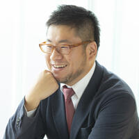 丸山　泰弘氏