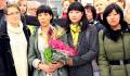 フィンランドで家族に再会した陳真萍さん(左から2番目)