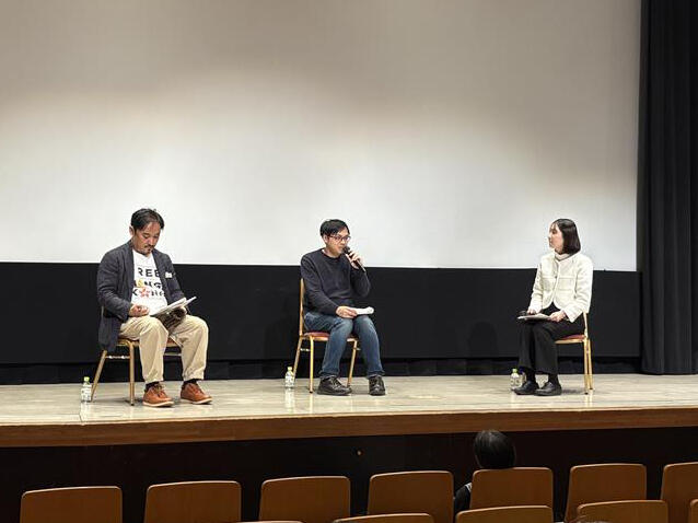 ドキュメンタリー映画『香港、裏切られた約束』の上映会:上映前にレクチャーするアムネスティ日本のユースと中国チームのメンバー