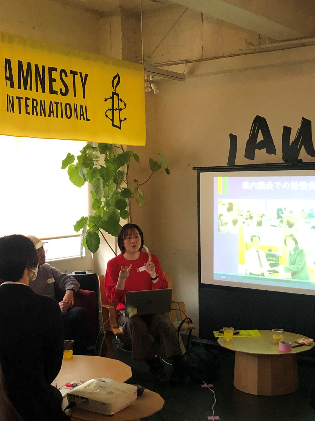 香川県の「選択的夫婦別姓を願う香川県民の会」の山下紀子さんが登壇し、結婚による改姓をめぐる当事者の経験や、市民の声を集めて政治に働きかけてきた活動について紹介