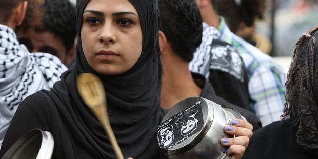 A Palestinian woman protests against the Israeli practice of detention without trial or charge. © ABBAS MOMANI/AFP/GettyImages 