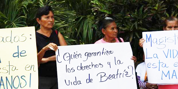 Women in El Salvador campaign for Beatriz