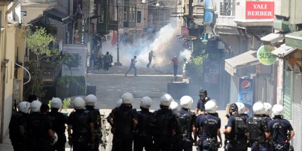 The inappropriate use of tear gas by police has been the most devastating on the safety of demonstrators in Istanbul. © BULENT KILIC/AFP/Getty Images