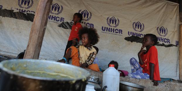 ケニヤ当局は、難民であふれかえったキャンプにソマリ人数千人を強制移転させようとしている。(C)SIMON MAINA/AFP/Getty Images.