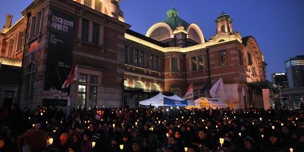 韓国で何千人もの鉄道労働者がストライキを行った。(C)WOOHAE CHO/AFP/Getty Images