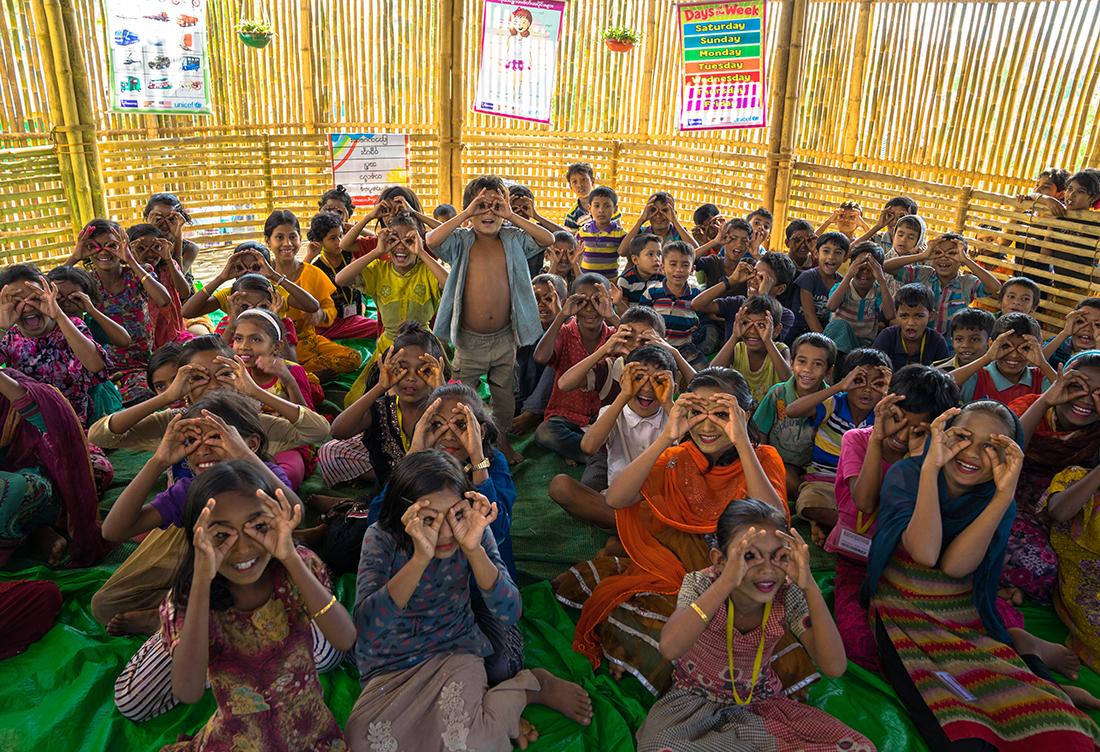 ロヒンギャ難民キャンプにある学習センター「フレンドシップ」で学ぶ子どもたち